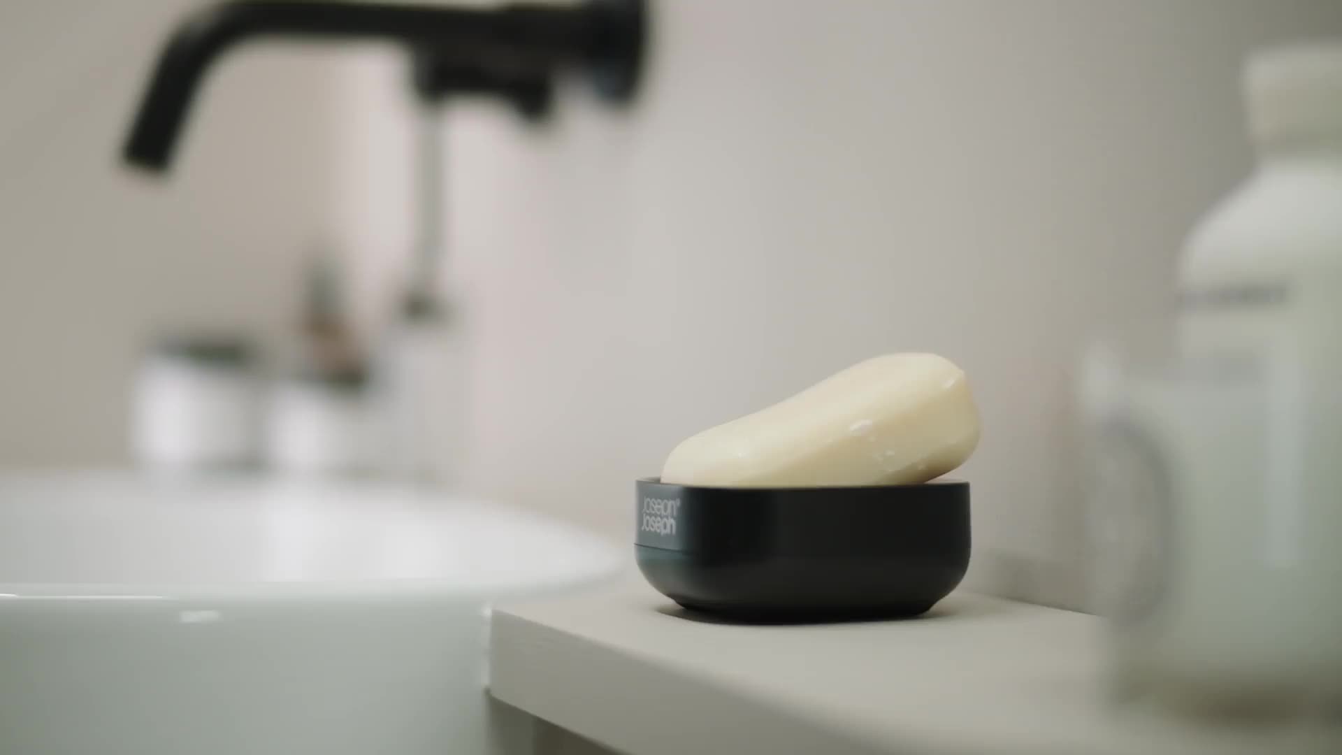 Slim™ Compact Black Soap Dish | Joseph Joseph UK